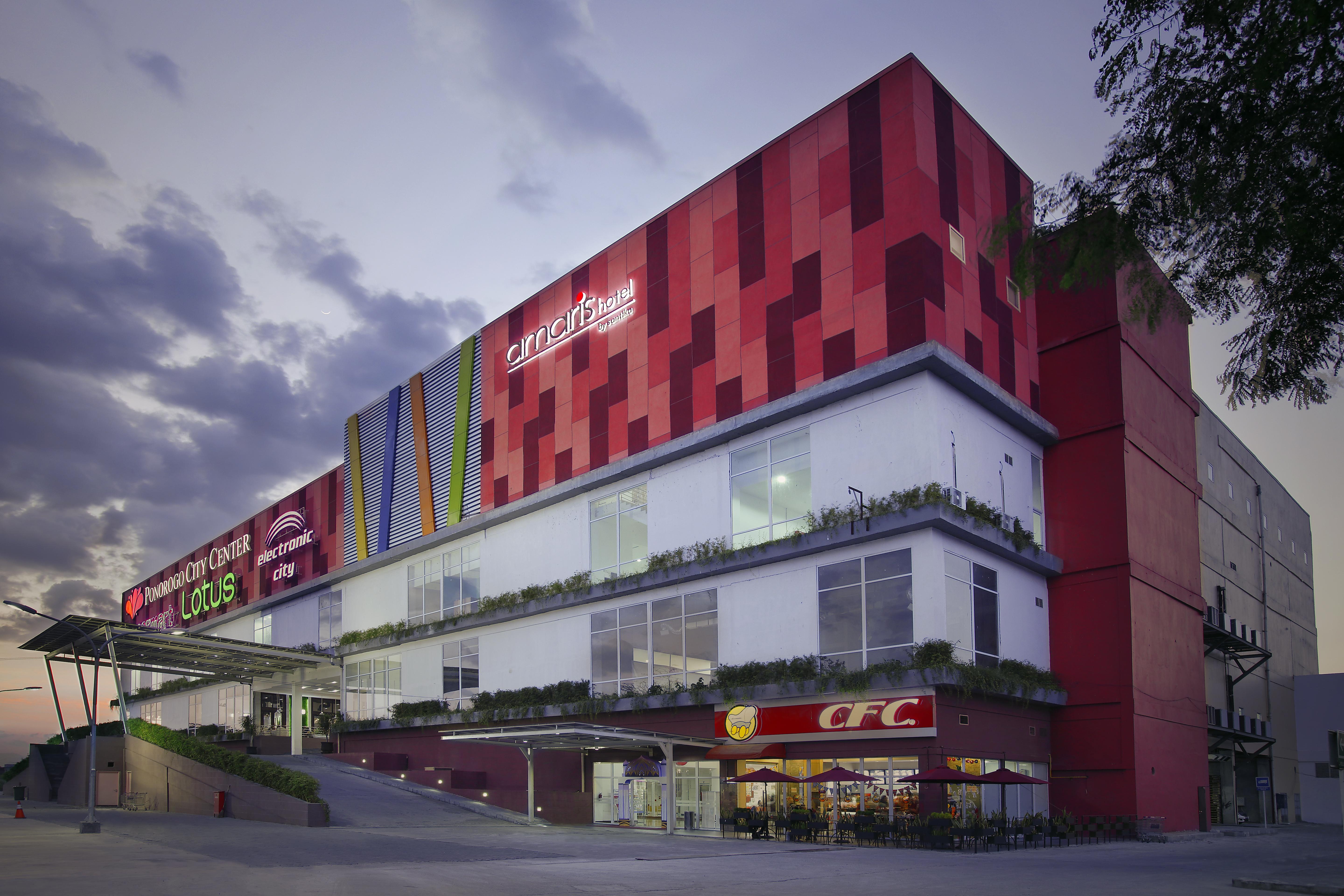Amaris Hotel Ponorogo מראה חיצוני תמונה