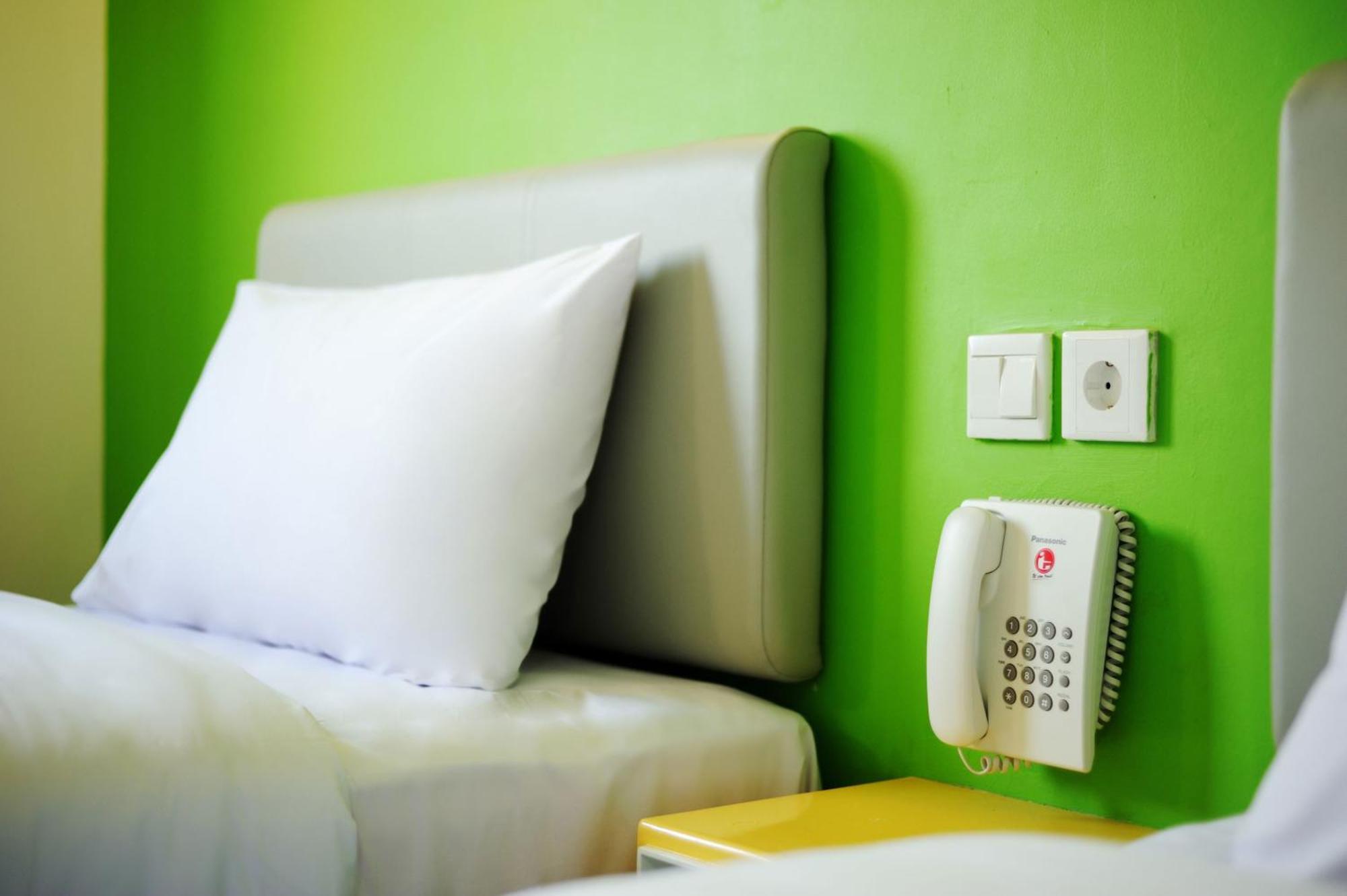 Amaris Hotel Ponorogo חדר תמונה