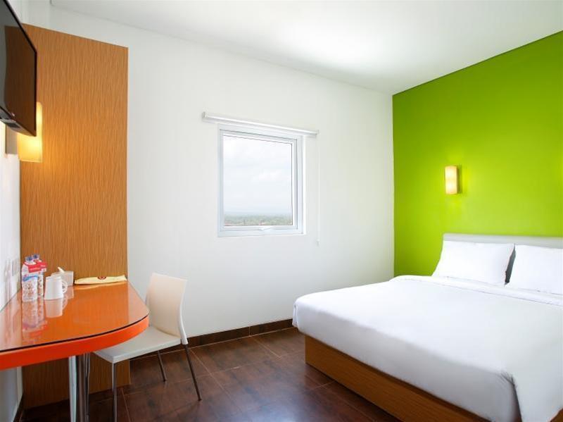 Amaris Hotel Ponorogo מראה חיצוני תמונה